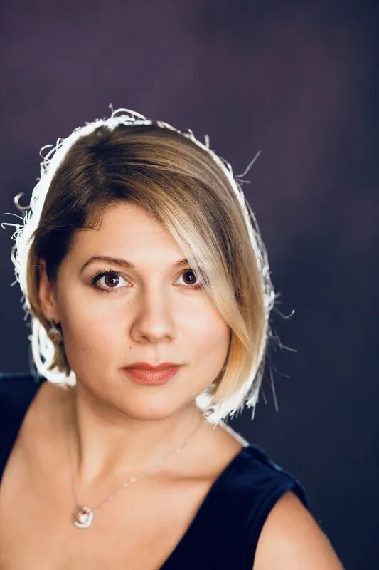 Vera Bogdanchikova - Klavier, professionelle Portraitfoto für Konzert "From Dream to Swing"